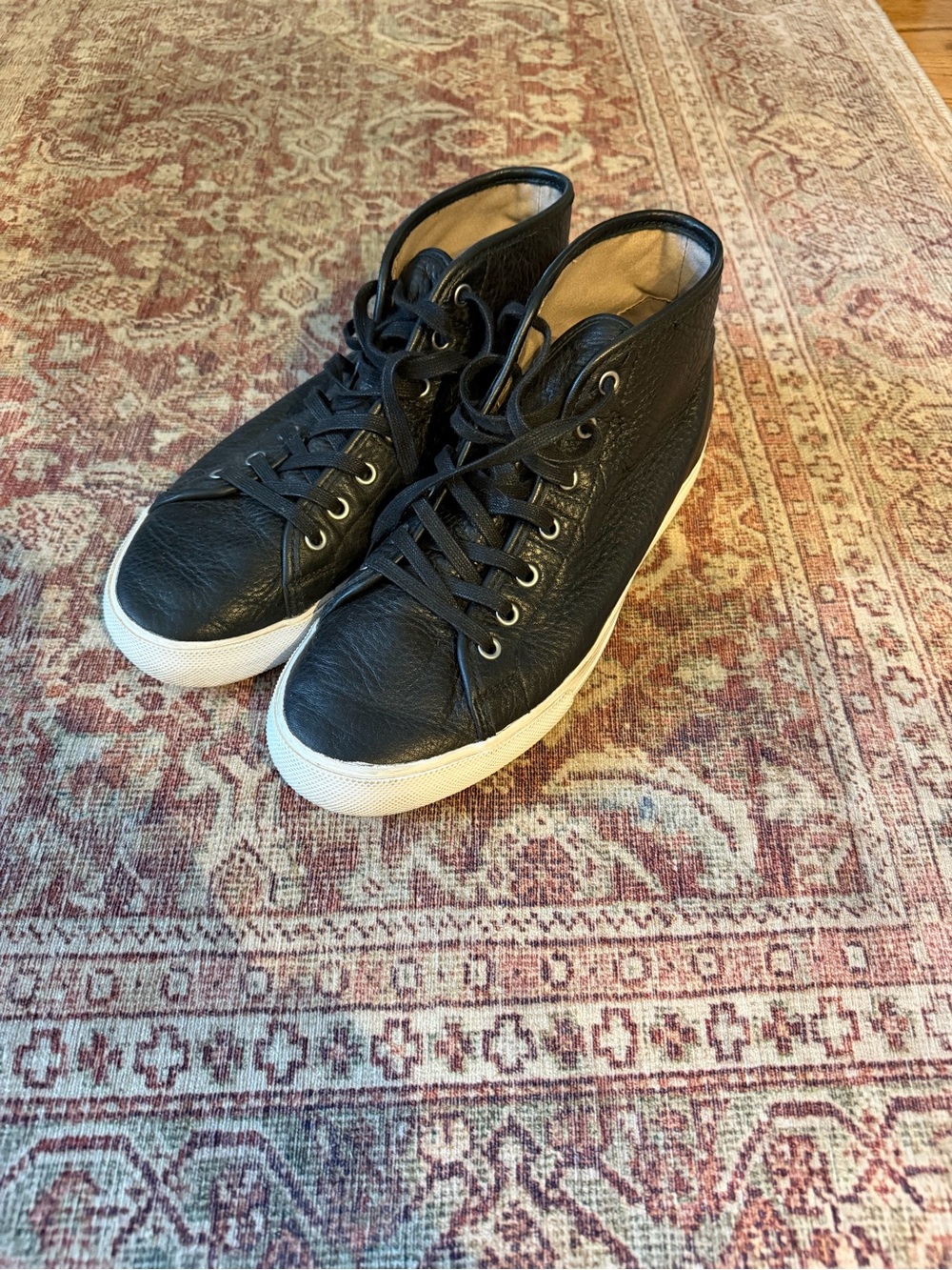 Mens Sorel size 10 Black High-Top Leather Sneakers with White Sole